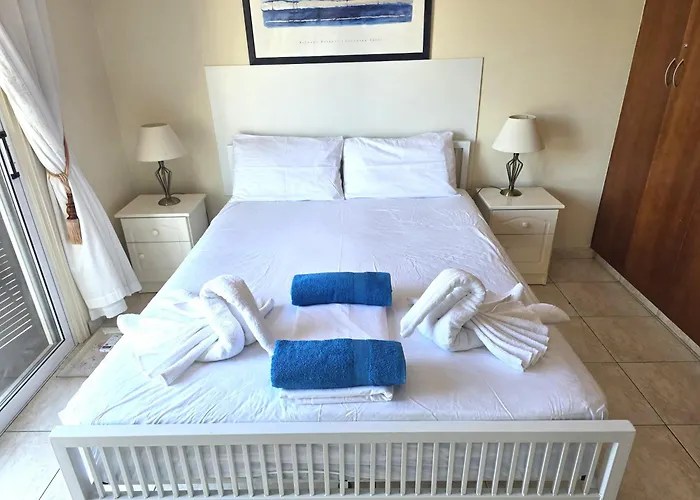 H&O Sunrise Villa In Coral Bay!